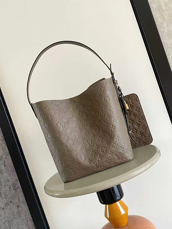 Louis Vuitton M13044 Monogram Empreinte bag size 31 x 18 x 26cm
