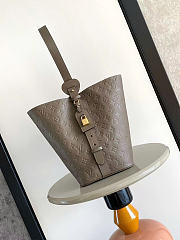 Louis Vuitton M13044 Monogram Empreinte bag size 31 x 18 x 26cm - 4