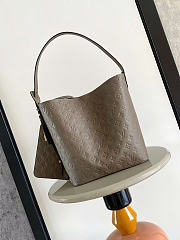 Louis Vuitton M13044 Monogram Empreinte bag size 31 x 18 x 26cm - 3
