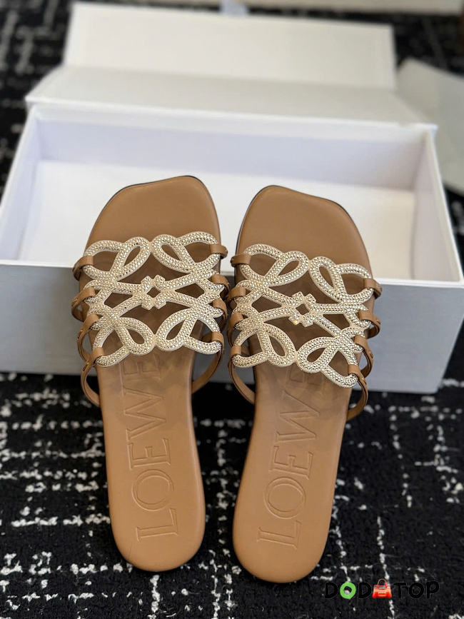 Loewe Petal Anagram slide - 01 - 1