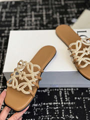 Loewe Petal Anagram slide - 01 - 5