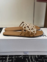 Loewe Petal Anagram slide - 01 - 3