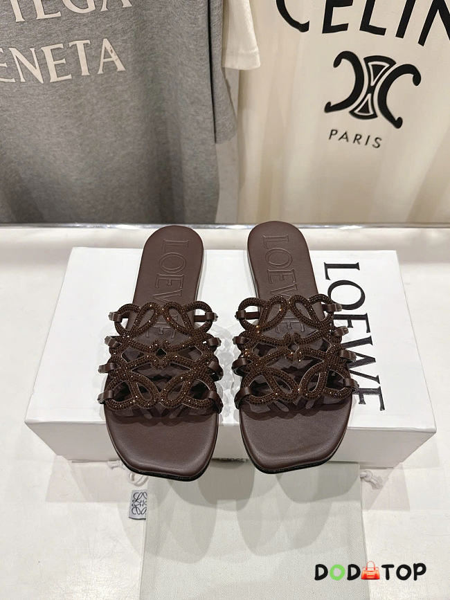 Loewe Petal Anagram slide - 02 - 1