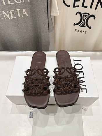 Loewe Petal Anagram slide - 02