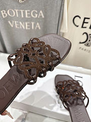 Loewe Petal Anagram slide - 02 - 4