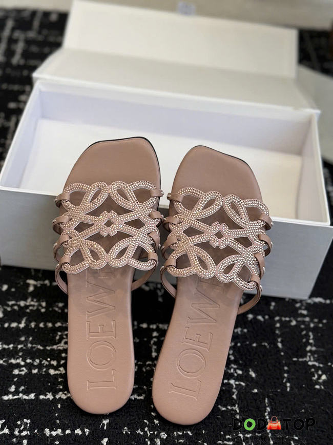 Loewe Petal Anagram slide - 03 - 1