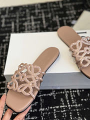 Loewe Petal Anagram slide - 03 - 2