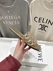 Loewe Petal Anagram slide - 04 - 5