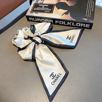 Chanel Scrunchie white 