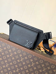 Louis Vuitton Aerogram black bag size 30x16x3cm - 1