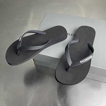 Balenciaga logo thong sandals - 01