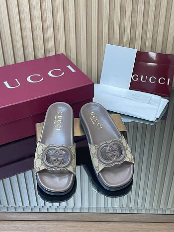 Gucci sandals logo - 03