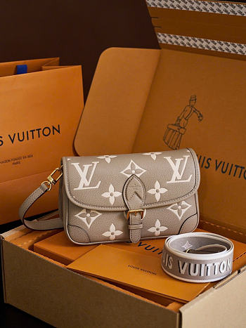 Louis Vuitton Diane Handbag Size 23 x 16 x 8.5 cm Code Ashley (25% off)