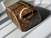 LV pouch size 28x16x13cm - 2