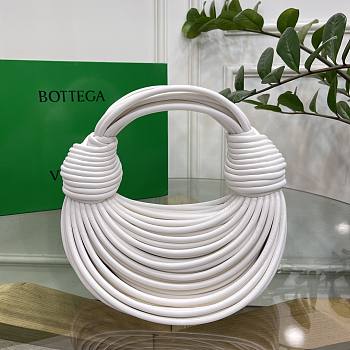 Bottega Veneta in white Bag Size 25 x 12 x 10 cm