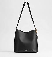Dior Medallion Bucket Bag size  26.5 x 26 x 15 cm - 1