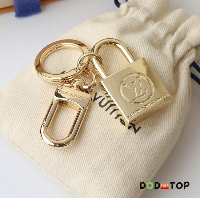Lv keychain gold - 1