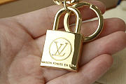 Lv keychain gold - 3