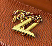 Louis Vuitton Twist MM bag size 23 x 16 x 8cm - 2