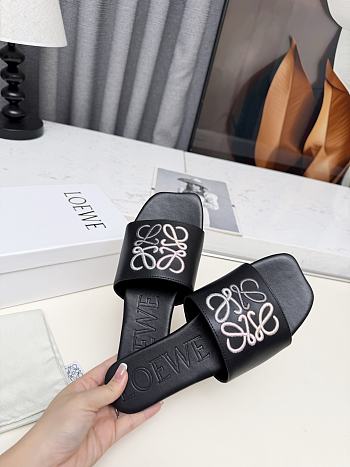 Loewe slides - 01