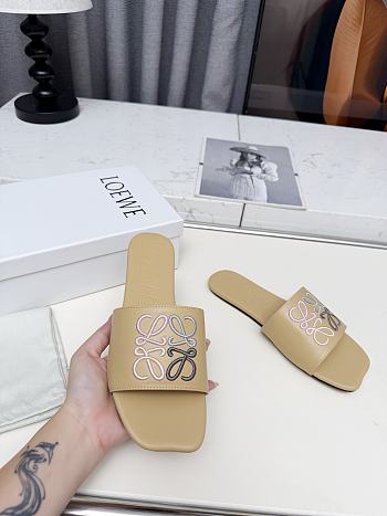 Loewe slides - 04