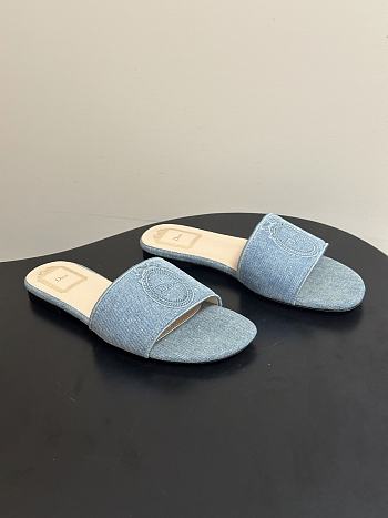 Dior Médaillon Slide - 02