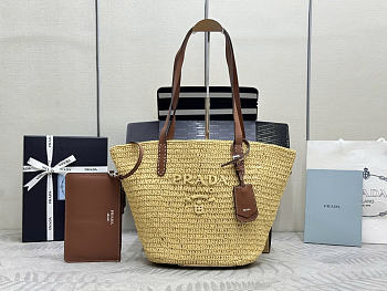 Prada shopping bag size 26x24x15cm