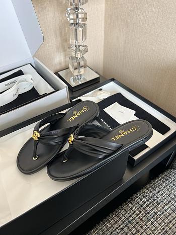 Chanel Thong sandals black 
