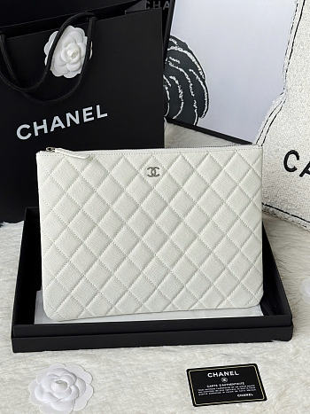 Chanel clutch white size 28x20x1cm