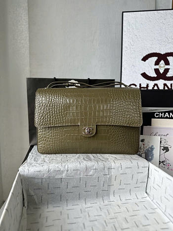 Chanel bag green crocodile 19x32x10cm