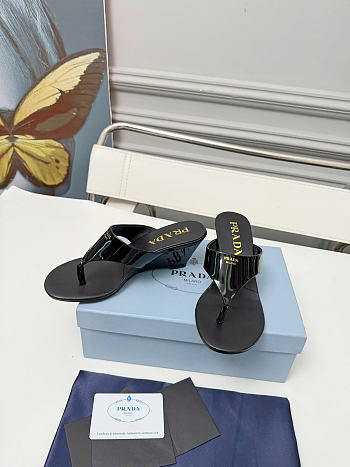 Prada Patent leather thong sandals black 5.5cm