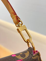 Louis Vuitton Pochette Accessoires Monogram Perfo size 22 x 13 x 4cm - 4