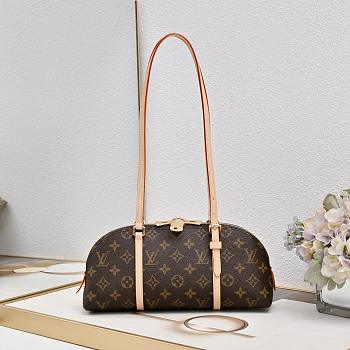 Louis Vuitton Squire East West bag size 29x14x8cm