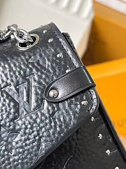 LV Trunkie bag black size 16 x 8 x 27cm - 2