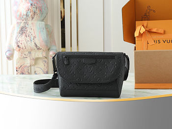 LV Courrier Messenger bag 26x17x11cm