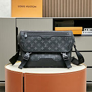 LV Courrier Messenger size 33 x 22.5 x 11 - 1
