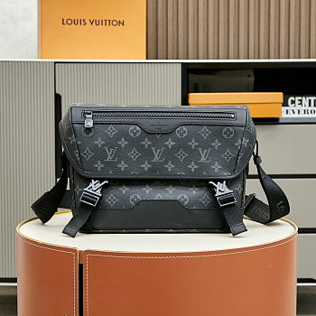 LV Courrier Messenger size 33 x 22.5 x 11