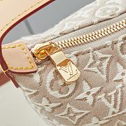 Louis Vuitton  Pochette Hills bag size 18.5x6.5x11cm - 3