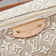 Louis Vuitton  Pochette Hills bag size 18.5x6.5x11cm - 2