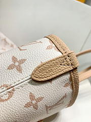 Louis Vuitton Neverfull Inside Out MM bag size 31 x 28 x 14 cm - 6