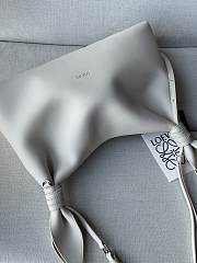 Loewe Scarf bag in smooth calfskin white size 34x8.5x21cm - 5