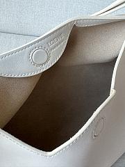 Loewe Scarf bag in smooth calfskin white size 34x8.5x21cm - 2