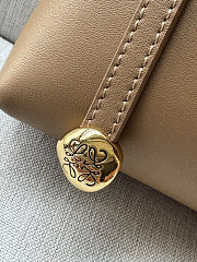 Loewe Scarf bag in smooth calfskin brown size 34x8.5x21cm - 5