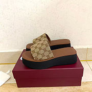 Gucci women's flat platform mules - 4