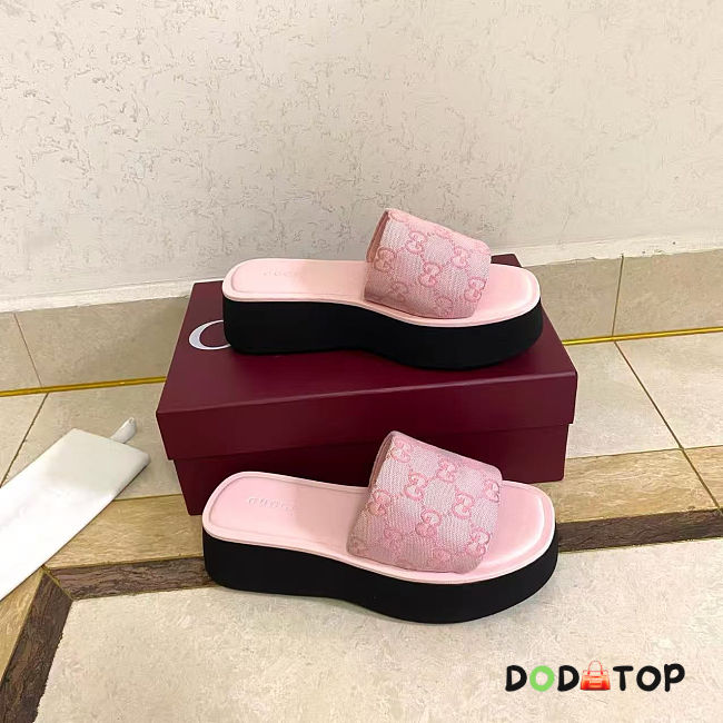 Gucci women's flat platform mules pink - 1