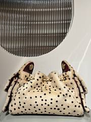 Chanel 25C Drawstring Handbag Beige Sheepskin bag size 20x22x12.5cm - 2