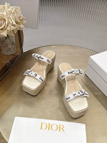 J'Adior Sandal with Straps -02