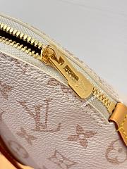Louis Vuitton M2A457 Squire East-West bag size 29x14x8cm - 3