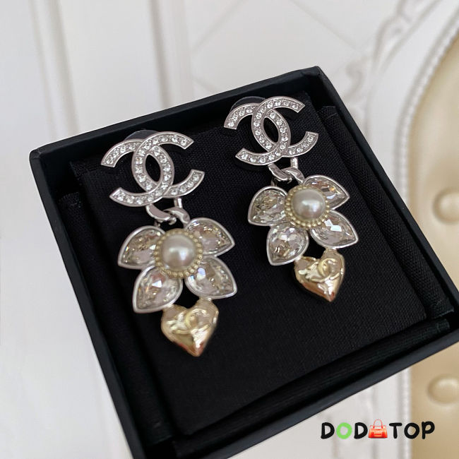 Chanel pearl earrings -02 - 1
