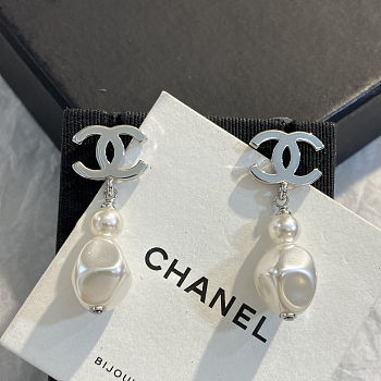 Chanel pearl earrings -03
